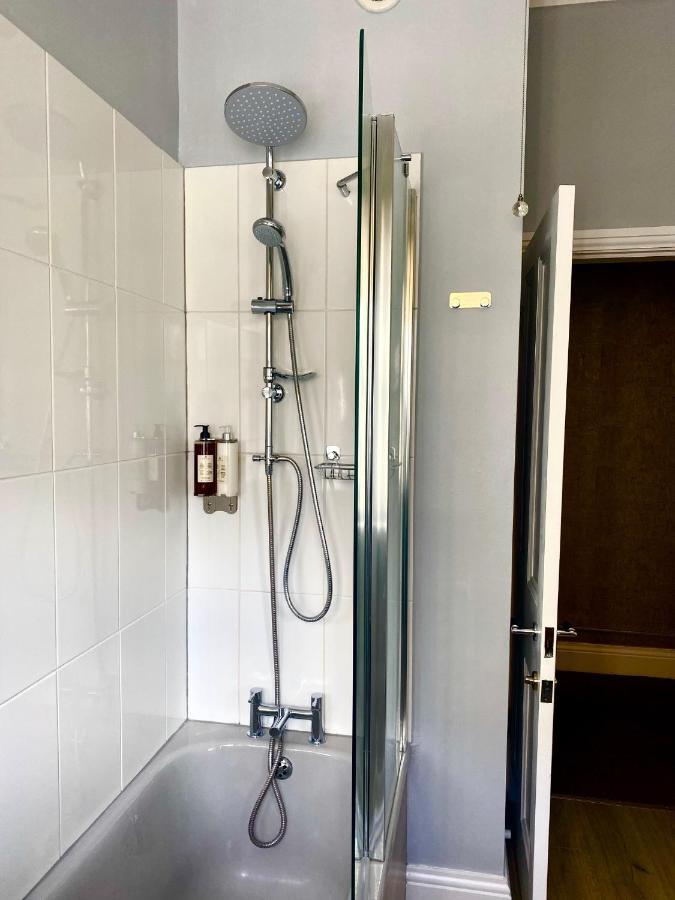 Merewyke Boutique Luxury Family Apartment Sleeps 4 , Central Location Windermere Esterno foto