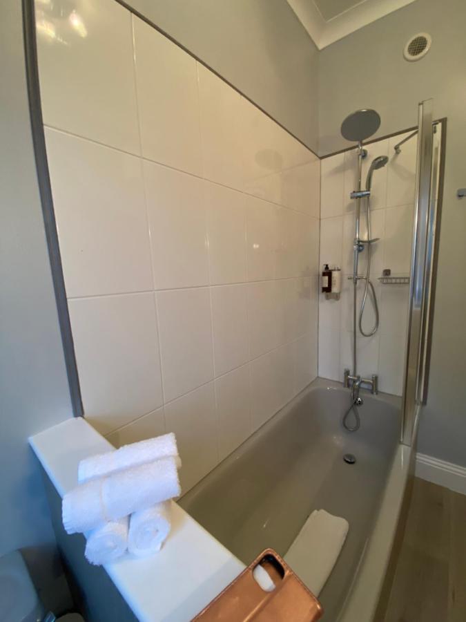 Merewyke Boutique Luxury Family Apartment Sleeps 4 , Central Location Windermere Esterno foto